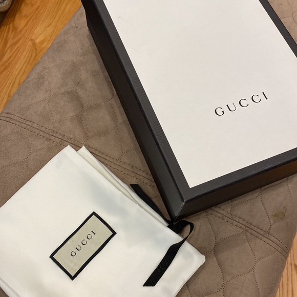 β
SOLD β
100% Authentic Gucci GG signature espadrilles size 6 - Picture 5 of 5